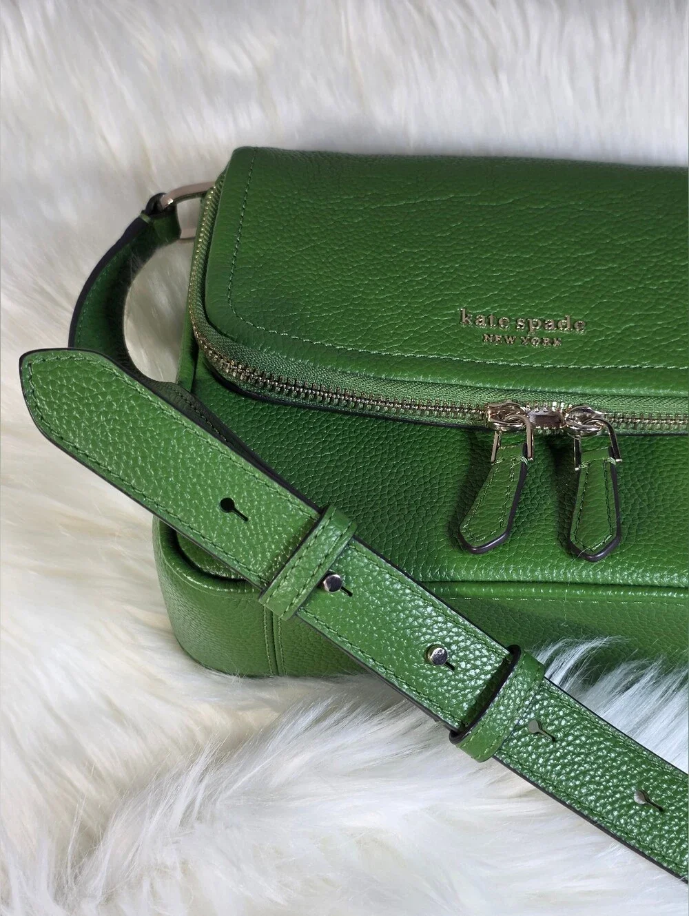 Kate Spade New York Run Around crossbody bag Pebbled Leather Like New
